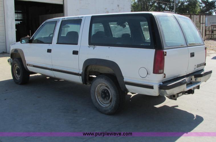 image for item I4224 1995 Chevrolet Suburban K2500 SUV