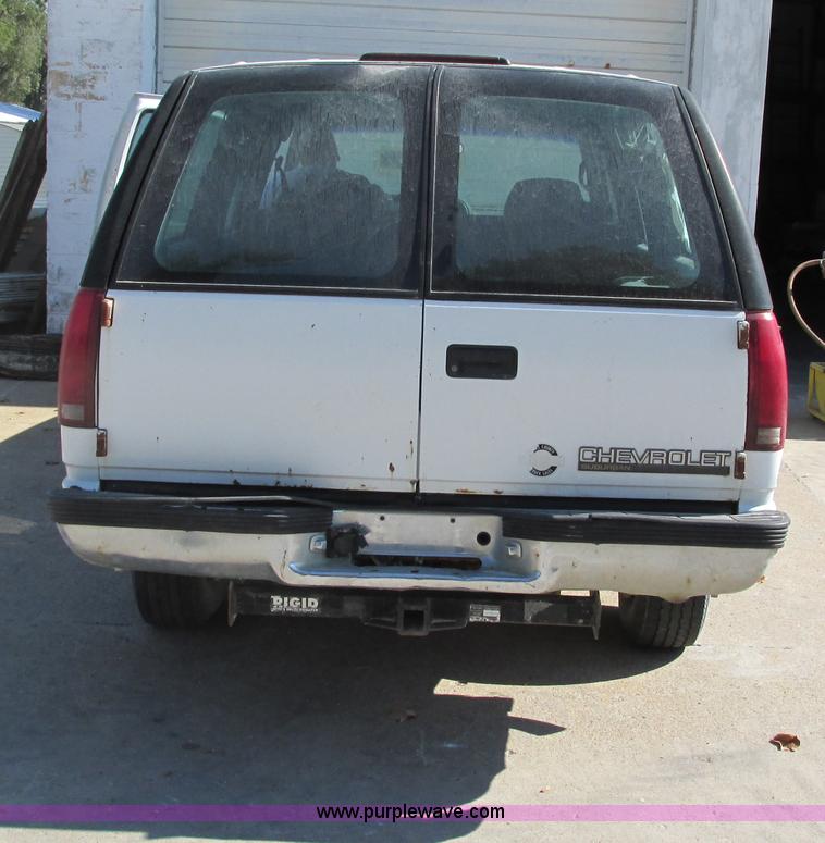 image for item I4224 1995 Chevrolet Suburban K2500 SUV