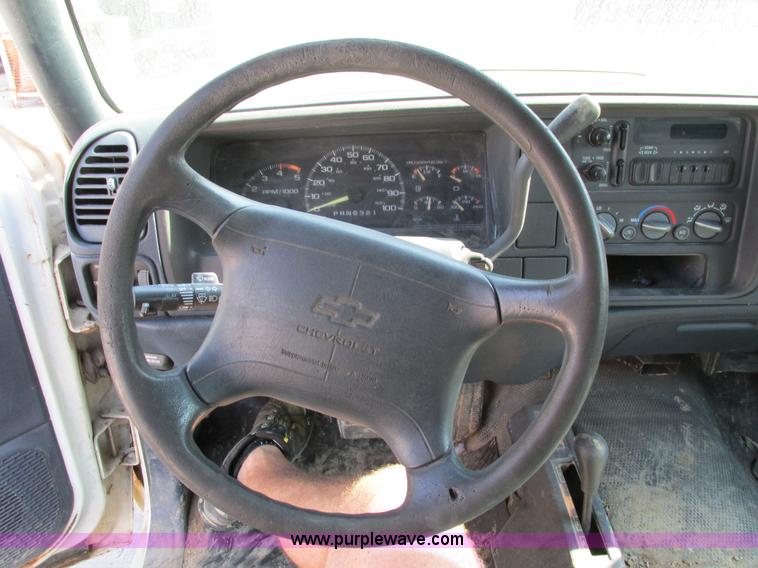 image for item I4224 1995 Chevrolet Suburban K2500 SUV