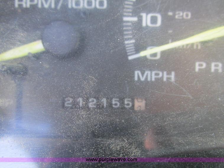 image for item I4224 1995 Chevrolet Suburban K2500 SUV