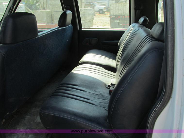 image for item I4224 1995 Chevrolet Suburban K2500 SUV