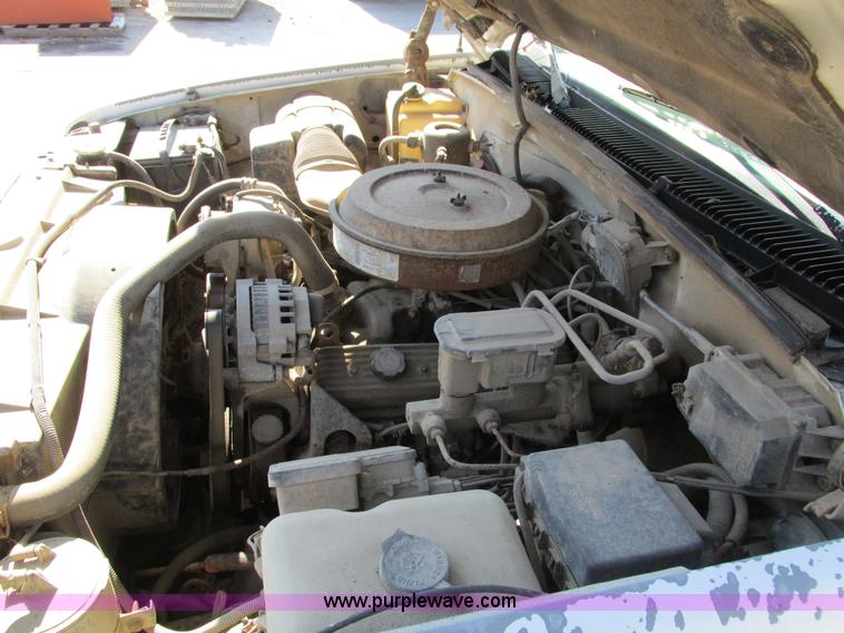 image for item I4224 1995 Chevrolet Suburban K2500 SUV