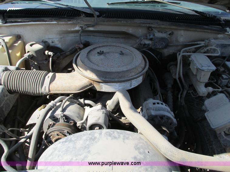 image for item I4224 1995 Chevrolet Suburban K2500 SUV