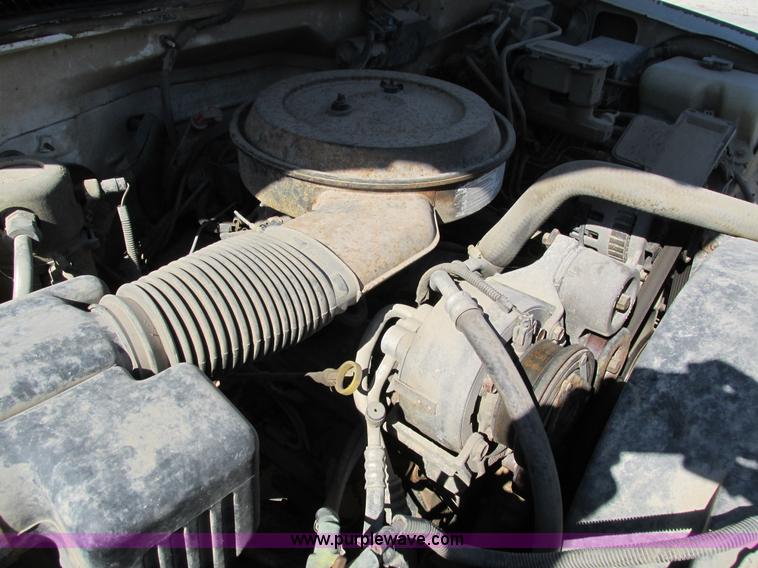 image for item I4224 1995 Chevrolet Suburban K2500 SUV