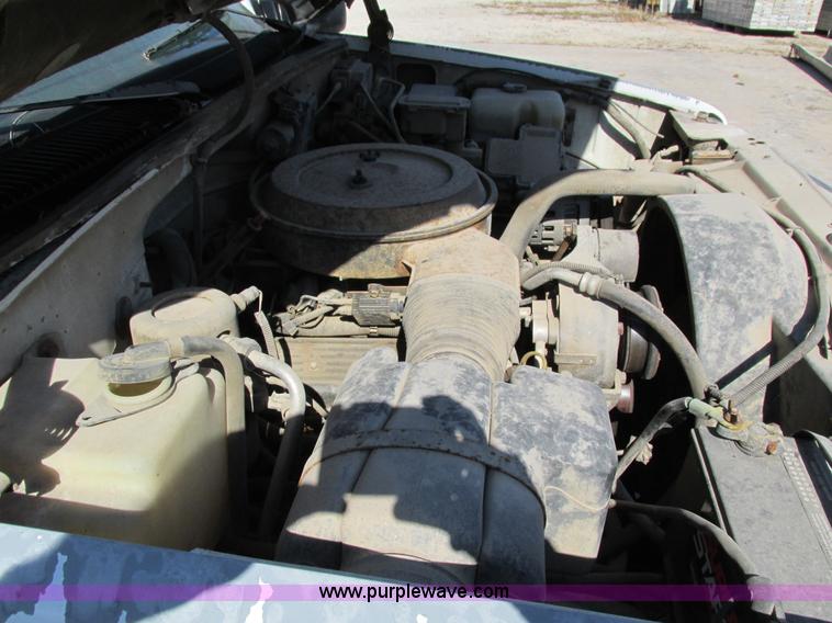 image for item I4224 1995 Chevrolet Suburban K2500 SUV