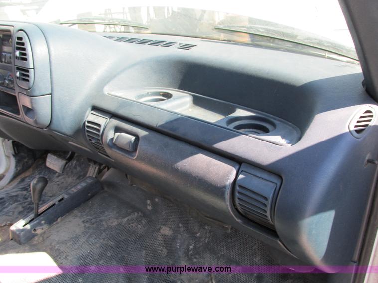 image for item I4224 1995 Chevrolet Suburban K2500 SUV