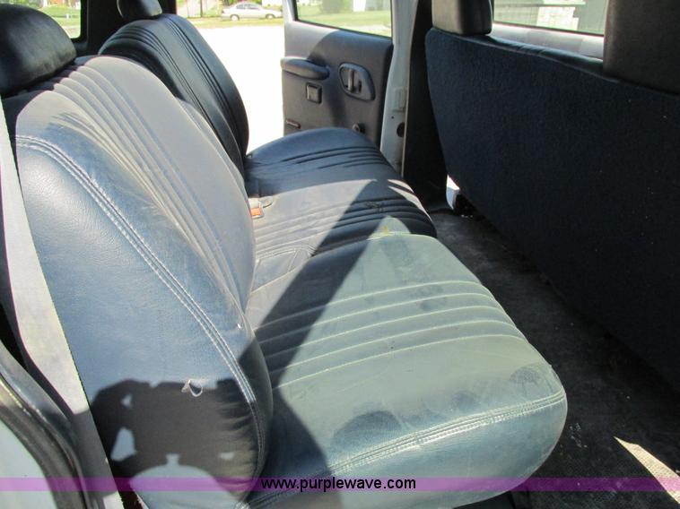 image for item I4224 1995 Chevrolet Suburban K2500 SUV