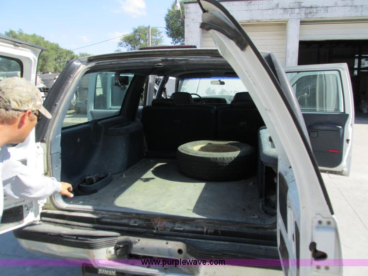 image for item I4224 1995 Chevrolet Suburban K2500 SUV