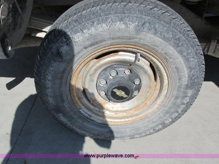 image for item I4224 1995 Chevrolet Suburban K2500 SUV