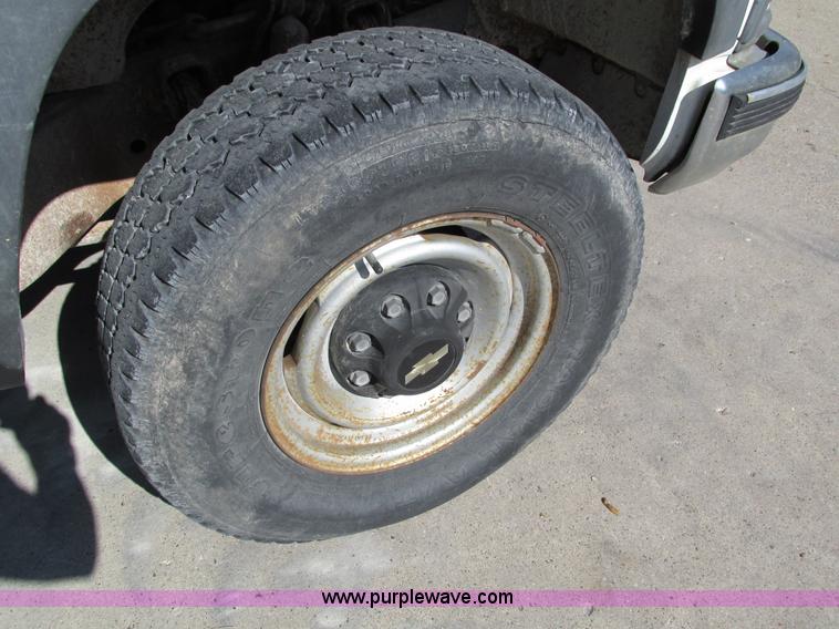 image for item I4224 1995 Chevrolet Suburban K2500 SUV