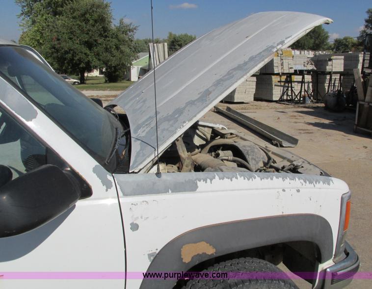 image for item I4224 1995 Chevrolet Suburban K2500 SUV