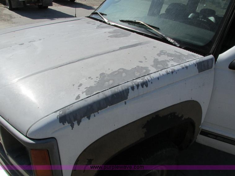 image for item I4224 1995 Chevrolet Suburban K2500 SUV