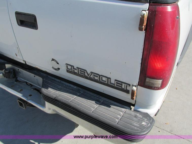 image for item I4224 1995 Chevrolet Suburban K2500 SUV