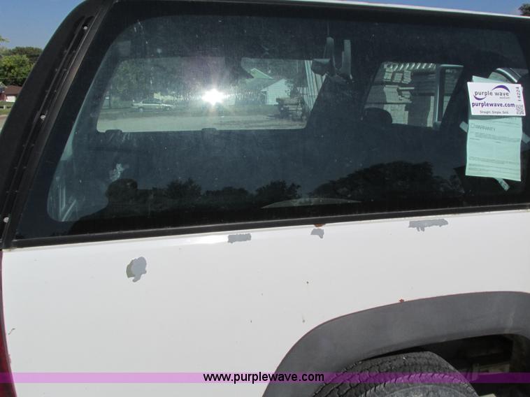 image for item I4224 1995 Chevrolet Suburban K2500 SUV
