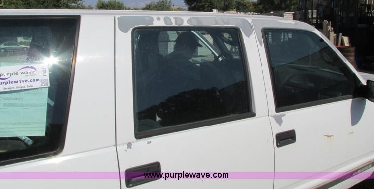 image for item I4224 1995 Chevrolet Suburban K2500 SUV