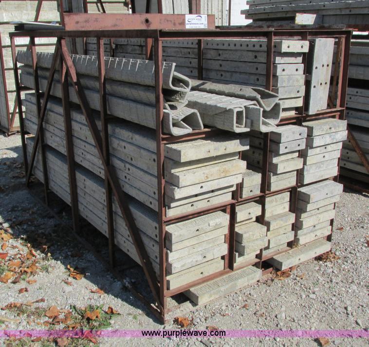 image for item I4225 (62) Symons Silver vertex brick filler concrete forms