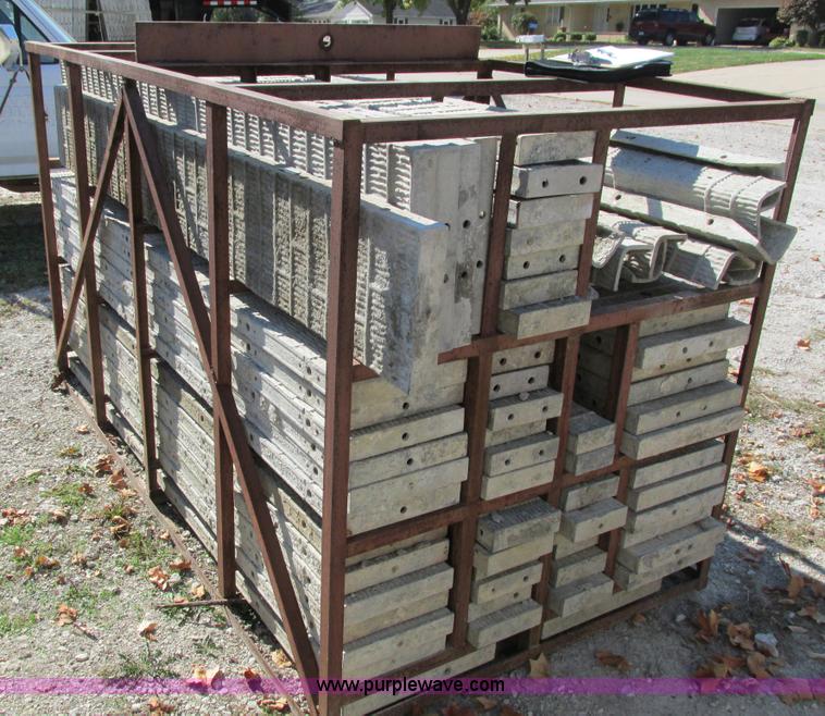image for item I4225 (62) Symons Silver vertex brick filler concrete forms