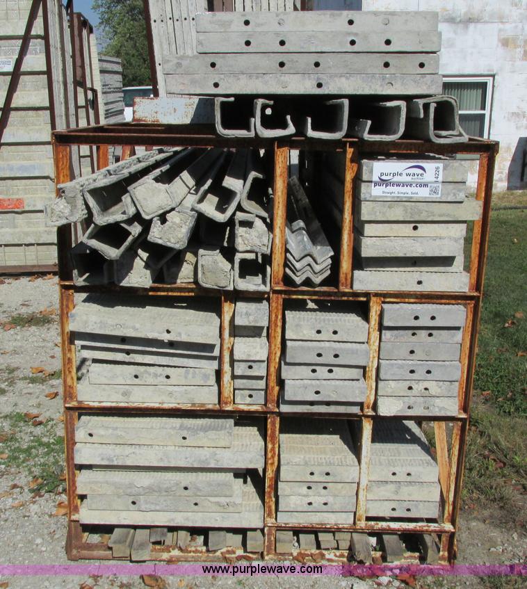 image for item I4226 (75) Symons Silver vertex brick filler concrete forms