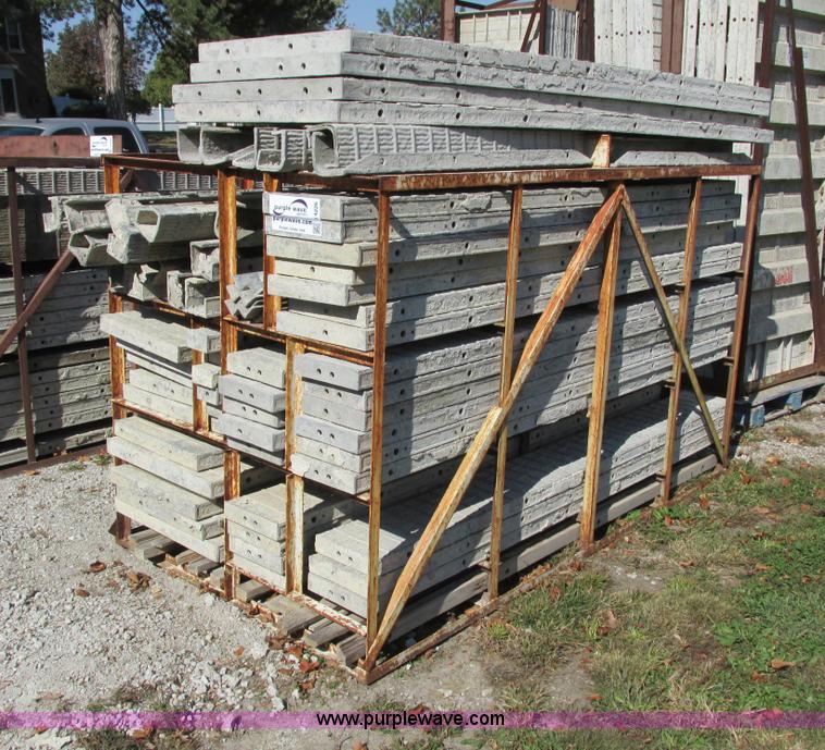 image for item I4226 (75) Symons Silver vertex brick filler concrete forms