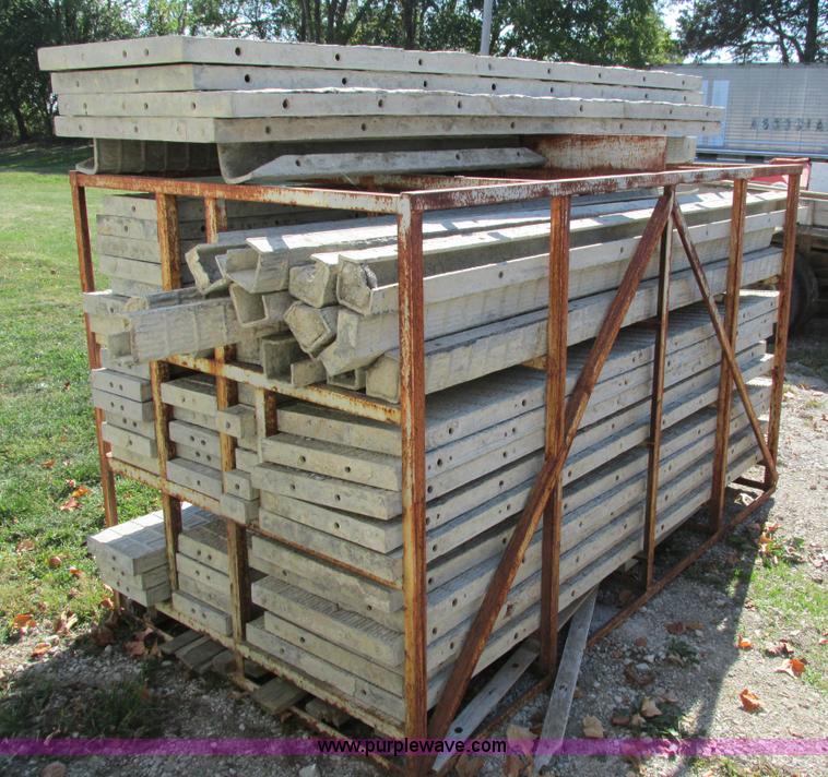 image for item I4226 (75) Symons Silver vertex brick filler concrete forms