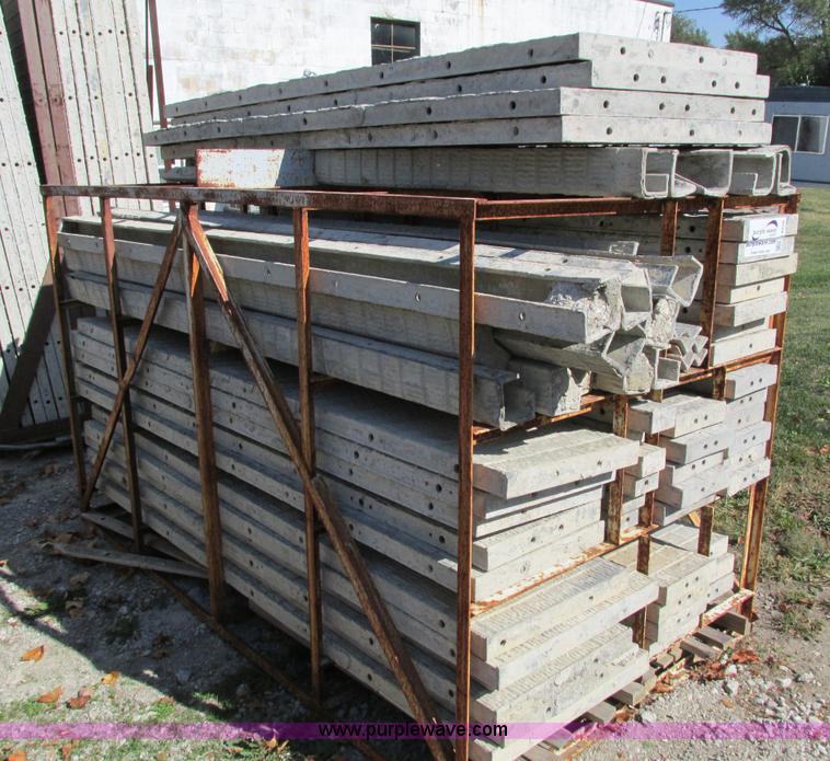 image for item I4226 (75) Symons Silver vertex brick filler concrete forms