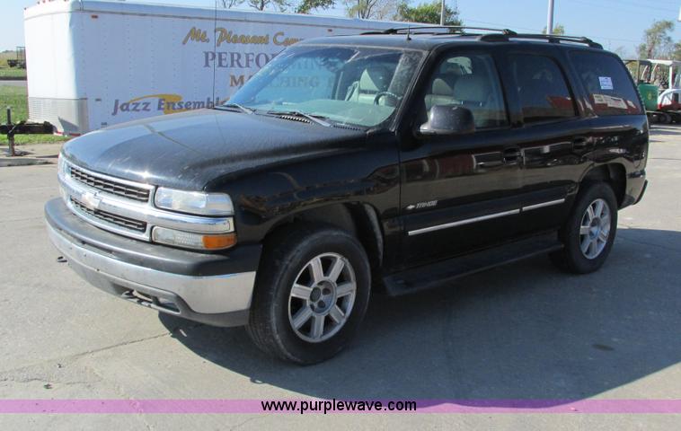 image for item I4233 2002 Chevrolet Tahoe SUV