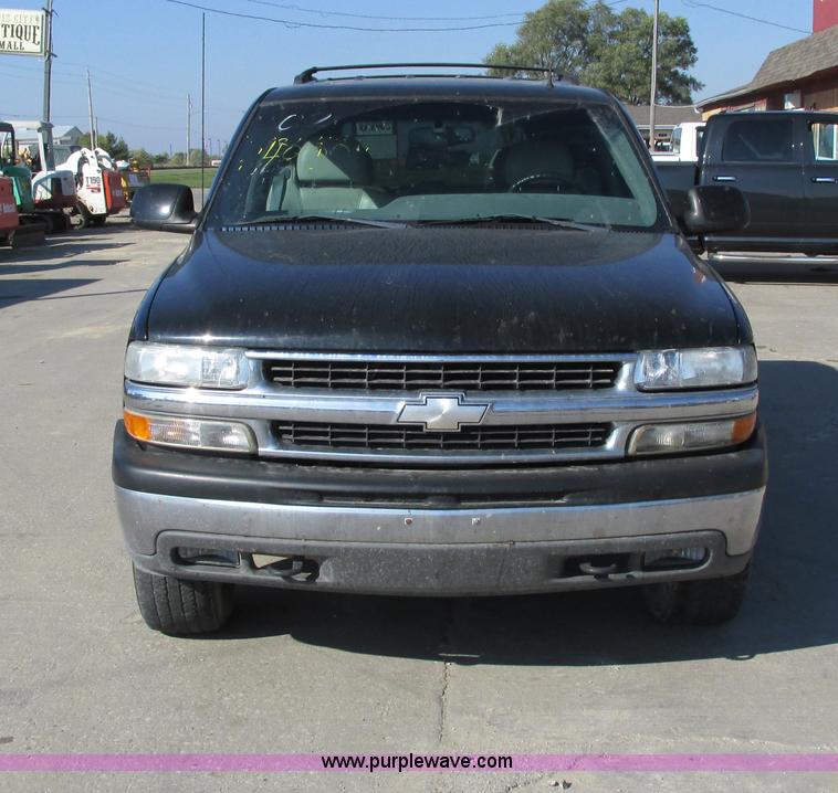 image for item I4233 2002 Chevrolet Tahoe SUV