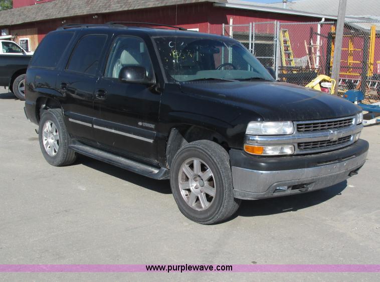 image for item I4233 2002 Chevrolet Tahoe SUV
