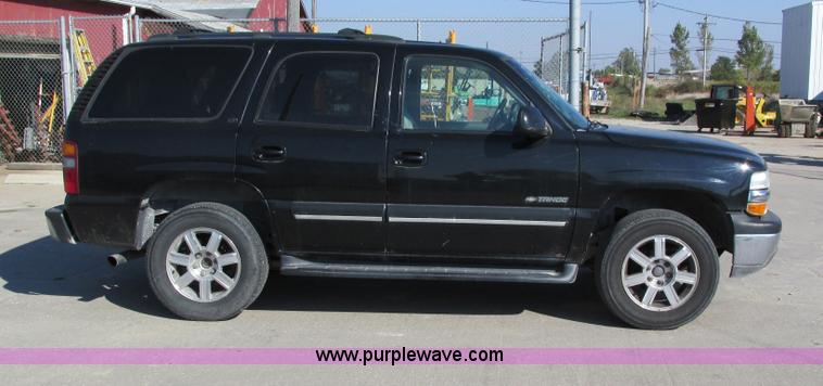 image for item I4233 2002 Chevrolet Tahoe SUV