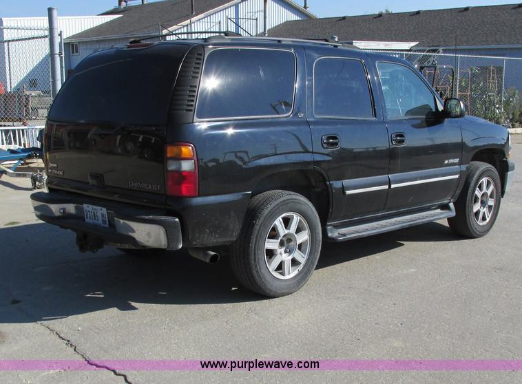 image for item I4233 2002 Chevrolet Tahoe SUV