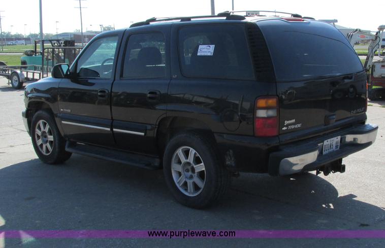 image for item I4233 2002 Chevrolet Tahoe SUV