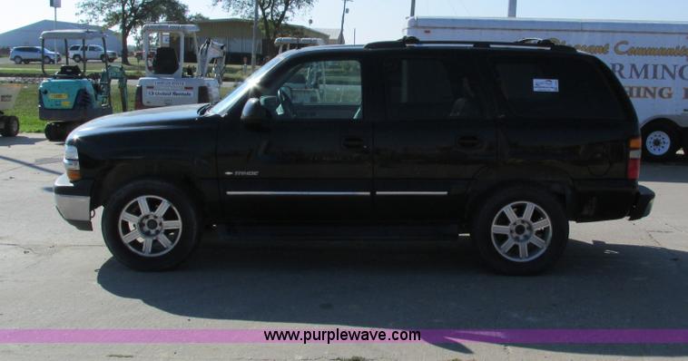image for item I4233 2002 Chevrolet Tahoe SUV
