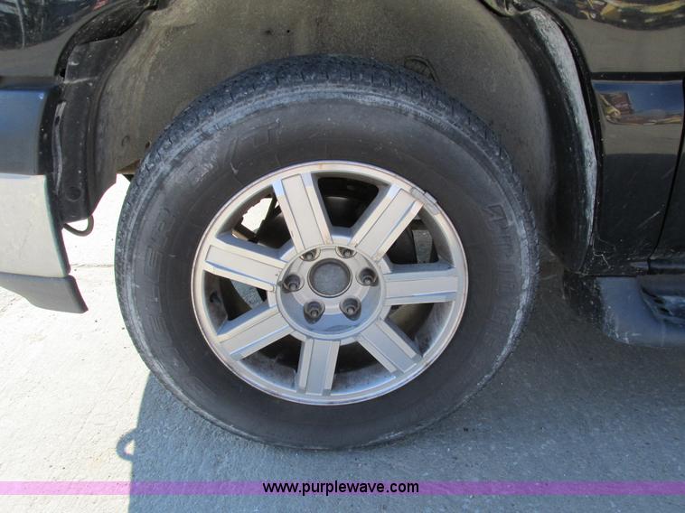 image for item I4233 2002 Chevrolet Tahoe SUV