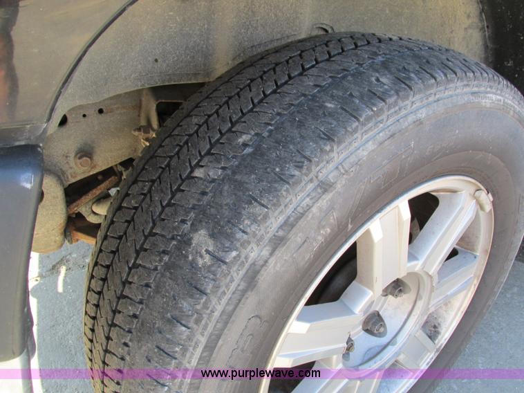 image for item I4233 2002 Chevrolet Tahoe SUV