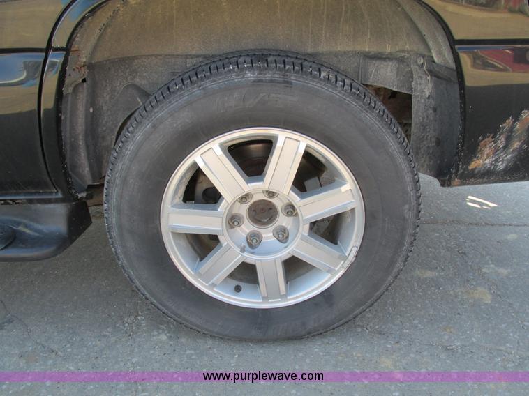 image for item I4233 2002 Chevrolet Tahoe SUV