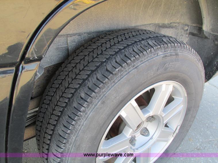 image for item I4233 2002 Chevrolet Tahoe SUV