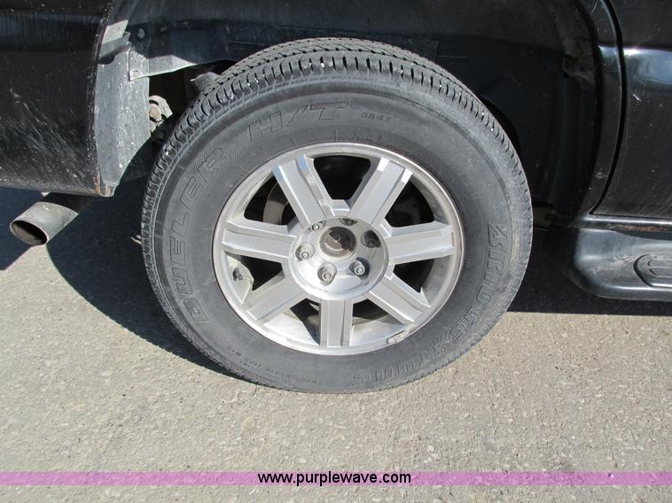 image for item I4233 2002 Chevrolet Tahoe SUV