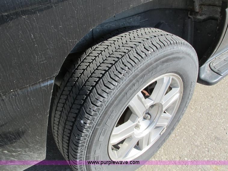 image for item I4233 2002 Chevrolet Tahoe SUV