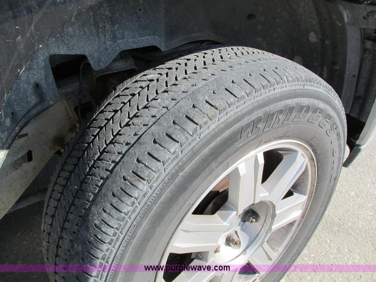 image for item I4233 2002 Chevrolet Tahoe SUV