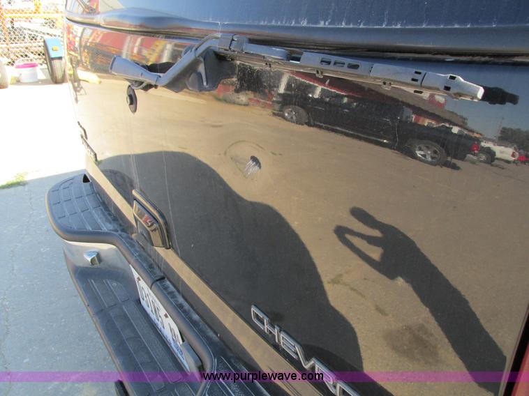 image for item I4233 2002 Chevrolet Tahoe SUV