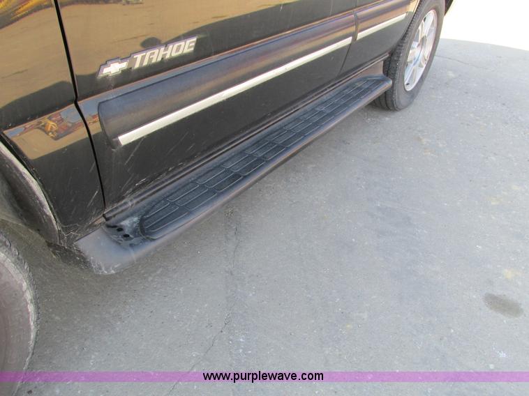 image for item I4233 2002 Chevrolet Tahoe SUV