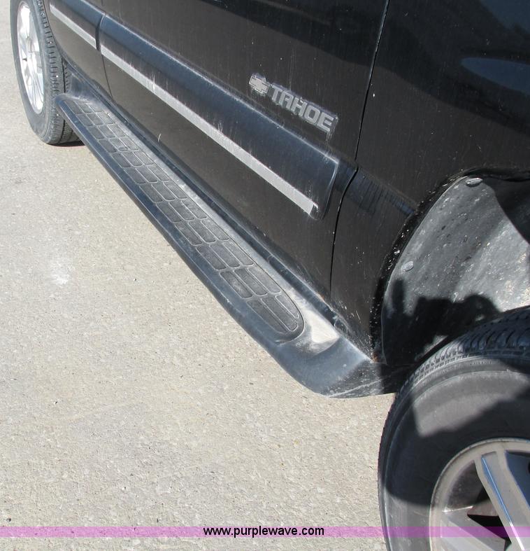 image for item I4233 2002 Chevrolet Tahoe SUV