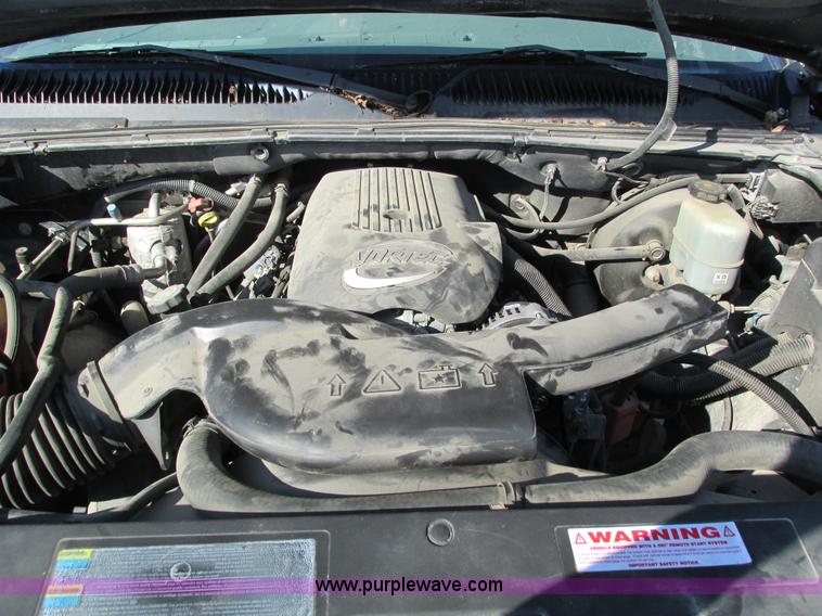 image for item I4233 2002 Chevrolet Tahoe SUV