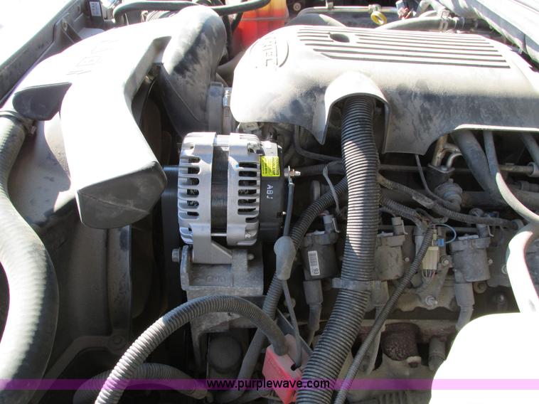 image for item I4233 2002 Chevrolet Tahoe SUV