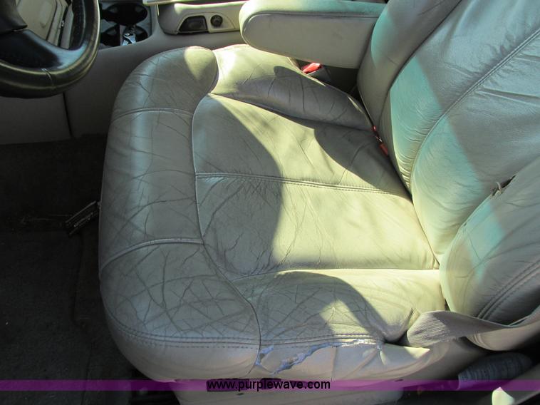 image for item I4233 2002 Chevrolet Tahoe SUV