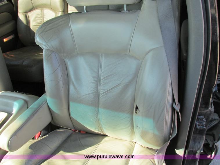 image for item I4233 2002 Chevrolet Tahoe SUV