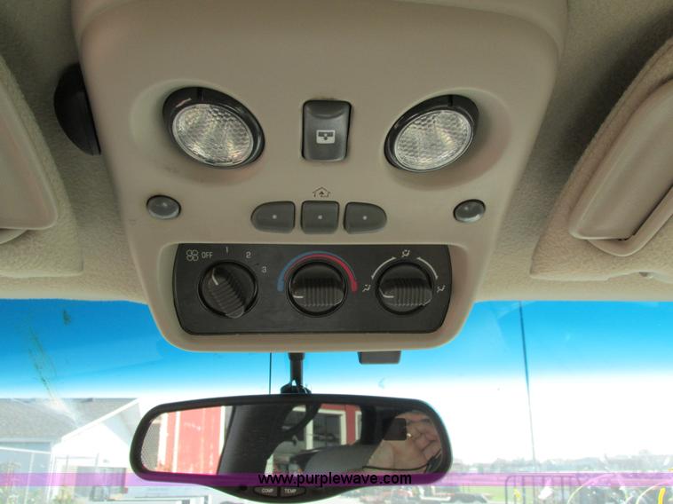 image for item I4233 2002 Chevrolet Tahoe SUV