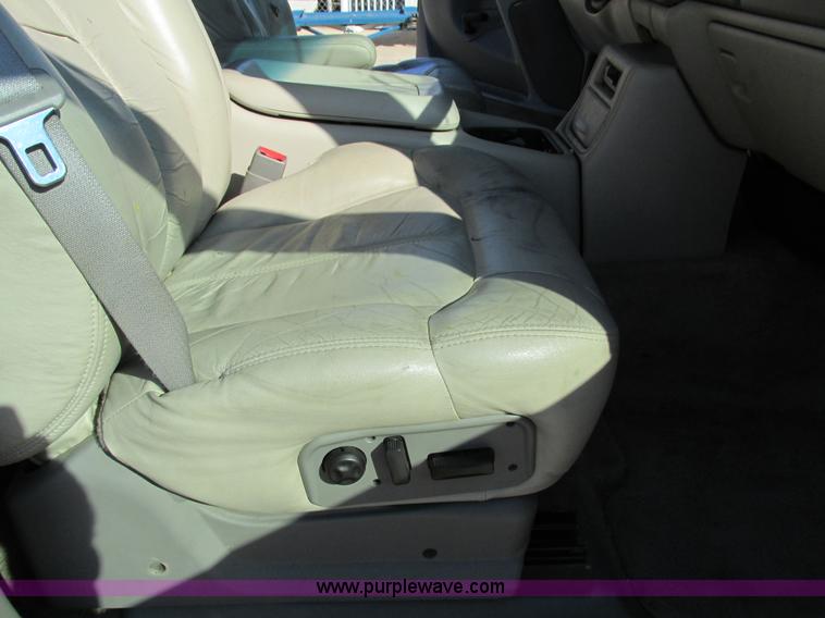 image for item I4233 2002 Chevrolet Tahoe SUV