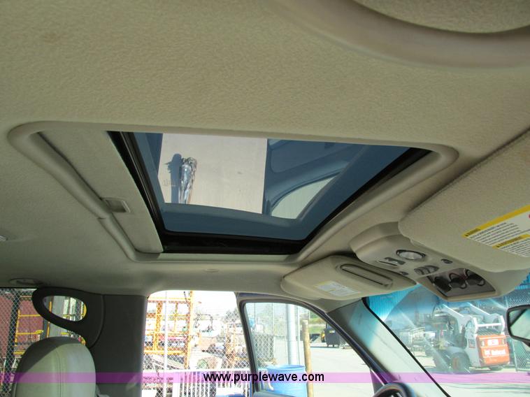 image for item I4233 2002 Chevrolet Tahoe SUV