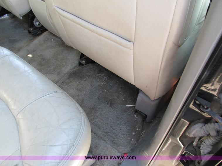 image for item I4233 2002 Chevrolet Tahoe SUV